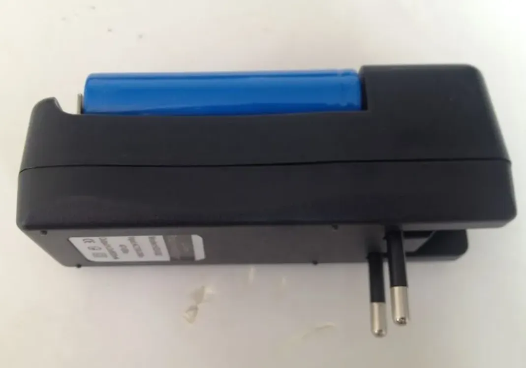 1pcs 2-Slots Universal Rechargeable Battery Charger 18650 16340 14500 10440 3.7V Li-Ion Batteries. (Copy) - Image 6